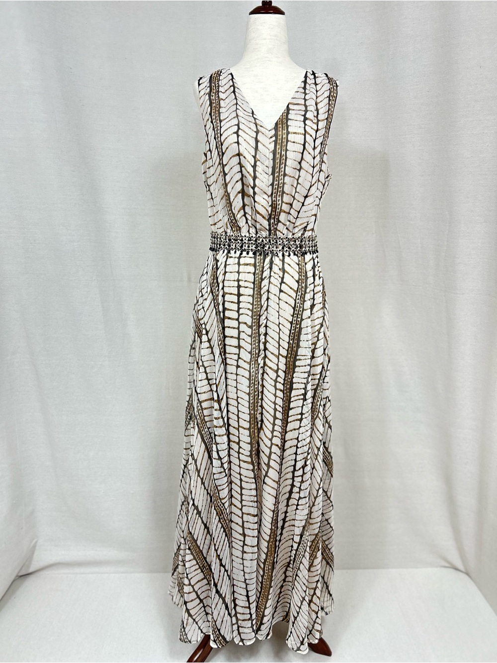 White House Black Market Cream and Black Patterned Maxi Dress with Gold Thread - Picture 2 of 8